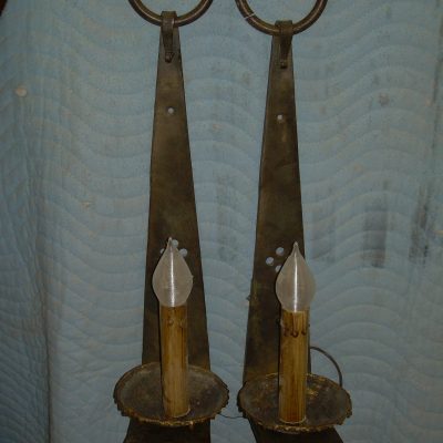 Iron strap w/ring single bulb fixture